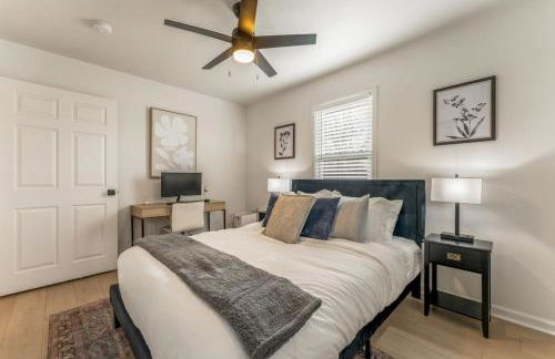 Central Denver Hangout with Huge Backyard - Foto 17