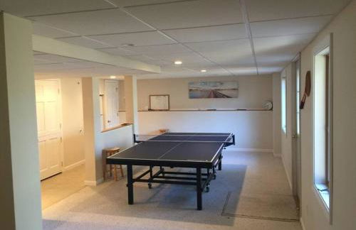 Stunning Spacious Cape Cod House with Water Views - Foto 35