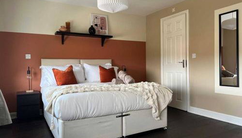 Large 4 Bedroom 3 Bathroom Town House with Secure Parking by Amazing Spaces Relocations Ltd - Foto 3