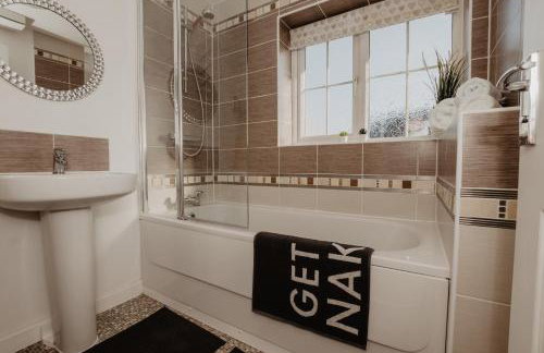 Coyle House, 3 bed,Corby, super kings or twins, driveway, free wi-fi, corporates welcome - Foto 15