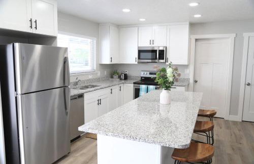 Updated 4-bedroom home centrally located - Foto 11