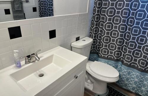 Whole House+Renovated+Pool+Lanai+BBQ+Close to All - Foto 10