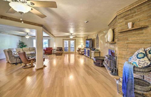 Large Home with Games 4 Mi to Bull Shoals Lake! - Foto 10