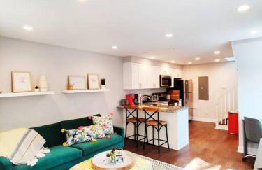 Charming 1BDR In Central Rittenhouse Square With Patio Hosted by StayRafa - Foto 1