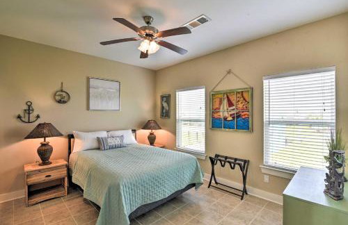 Ocean View and Grill Crystal Beach Bungalow! - Foto 14