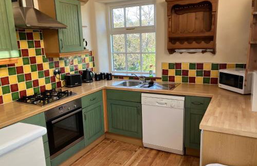 Lovely cottage in Penryn centre with parking - Photo 9