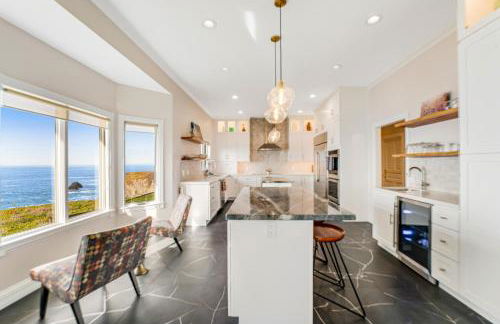 Oceantfront Estate with Luxury Kitchen & Game Room - Photo 9