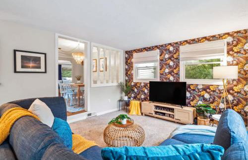 4 Bedroom Pool and Hot Tub Home Near Cleveland - Photo 42