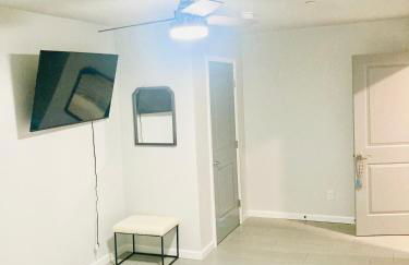 New, Fun-Size Benbow House! - Foto 22