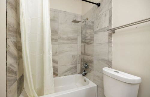 Spacious 3BR Terrace Apt Near LakePoint and Golf - Foto 5