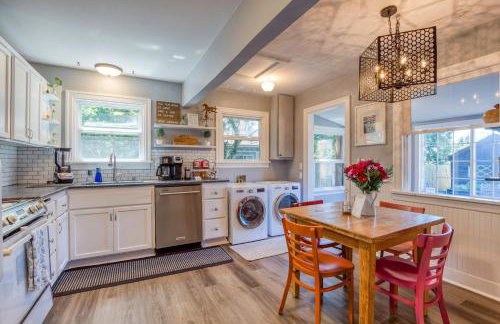 Modern 2 Bedroom Farmhouse Cottage with Hot Tub in Snohomish - Foto 31