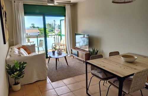 Looking at the Sea - Foto 1