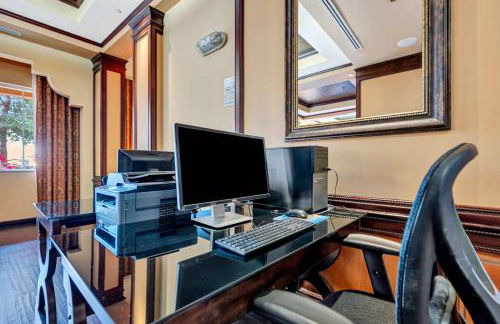 2BR Fireworks View with Pool & Spa 5 Minutes to Disney - Foto 40