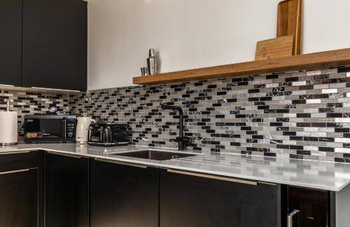 Locksbrook Lodge - Hot Tub - Spacious Outdoor Space - Photo 13