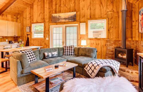 2 Mi to Conway Cozy Cabin with Grill and Yard! - Foto 5