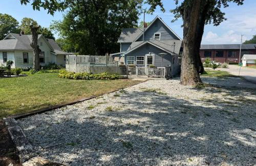 Downtown Whitestown with King Suite and Pool - Foto 34