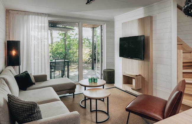 Spacious Villa in Forest Park - Photo 8