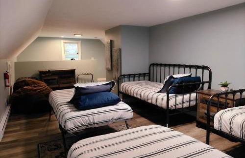 2-Unit House, big Lake Winnisquam views - Sleeps 13 - Foto 5