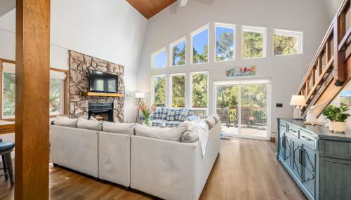 Forest Home with Deck, EV Station, King Beds - Foto 2