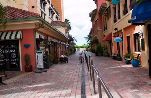 Luxury Condo at Cape Harbour Marina, Water Views! - Foto 38