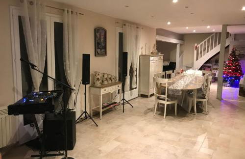 Grande Maison au Bord d'un Lac avec Spa, Jardin Clôturé et Proche du ZooParc de Beauval - FR-1-591-336 - Foto 2