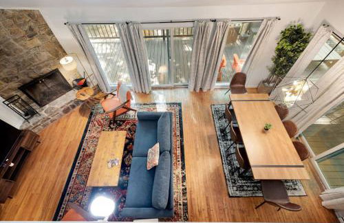 Renovated cabin w hot tub & deck - Foto 5