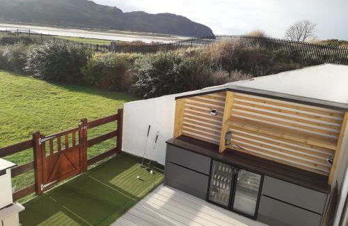 Seaside Escape - Deganwy Beach Cottage - Sea Views & Golf Course Views - Photo 1