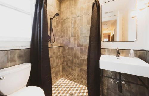 2BDR 2BATH Prime Location Walk to Forsyth Park! - Foto 3