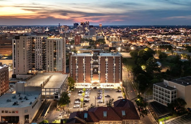 Tower On Tenth By Landing - Photo 15