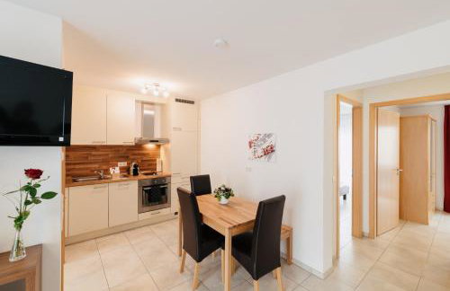 7SCHWABEN - 7 vollausgestattete Wohnungen unter einem Dach mitten in Bad Urach - Küche - Bad - WLAN - Waschmaschine - kostenloses Parken - E-Bike-Garage mit Ladestation - Altstadt, Bus, Bahn, E-Ladestation unter 5 Min - barrierefrei - rollstuhlgerecht - Foto 26