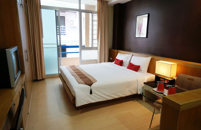 Silom convent garden - Photo 12