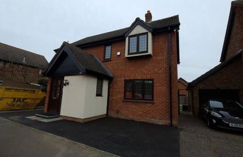 London Luxury 6 Bedroom Family House Sleeps 12 people Parking for 4 Cars Close to tube. - Foto 4