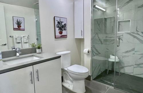 Downtown-King Bed-ADA Elevator-In Unit Laundry - Foto 11