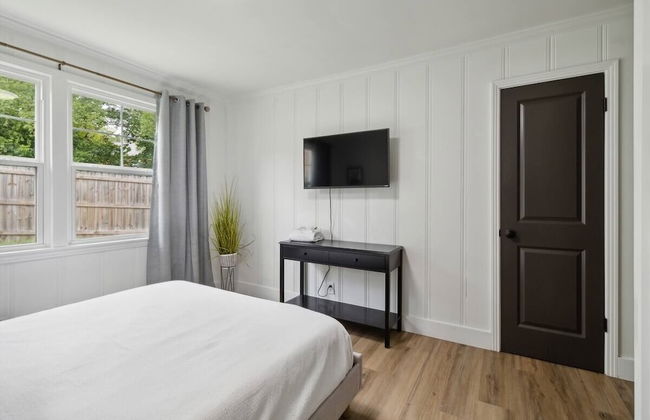 Chic Retreat Near Airport & Downtown Nashville by RedAwning - Photo 3