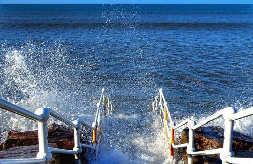 Sea Escape The Tardiis Beachfront location Aberavon beach Sea Views Driveway parking - Foto 3