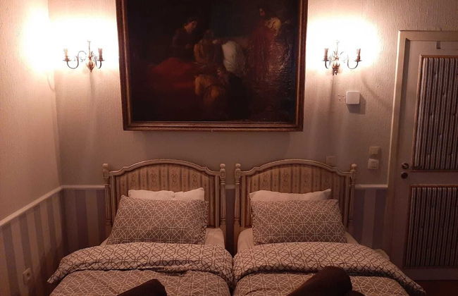 Unique Apartment In Historic Mansion - Photo 10