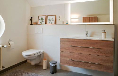 Seeblick-Dachgeschoss in historischer Villa zentral 4 PAX - Foto 5