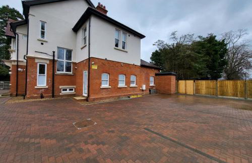 Sands House - luxury modern studios with secure parking in Epsom, Surrey - Photo 6