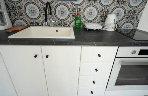 Traditional White House2 - Photo 9