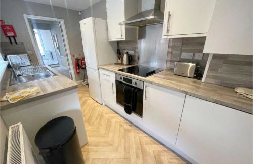 Comfy 2 Bed House - Free Parking - Near City Centre - Foto 6