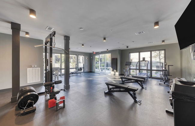 2 Modern Apartments in Heart of Midtown, Walkable Location Patio, Pool & Gym - Foto 36