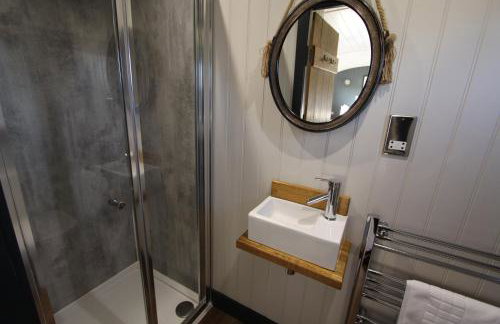 Springwood Shepherd Huts Glamping York - Photo 22