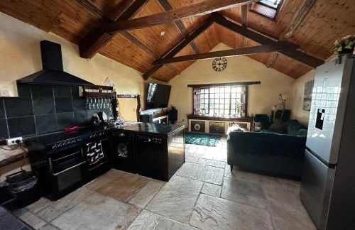 Coed Y Ddraig - themed 3 bedroom cottage, with bar & pool table - Photo 17