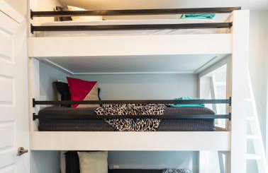 City Heights Townhome with Free Parking & 3 Baths - Foto 12