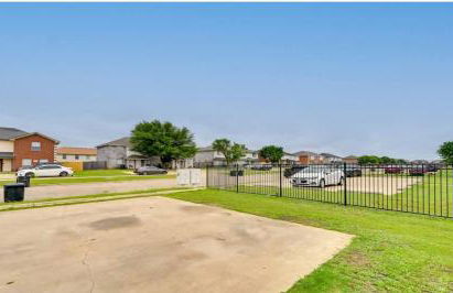 Modern 2BR Stay with Large Parking Pet Friendly - Foto 23