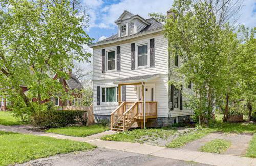 Walk to Downtown and Seneca Lake Updated Retreat! - Foto 3