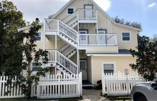 In the Heart of Downtown Dunedin One Bedroom Apt NO KIDS, NO PETS - Photo 24