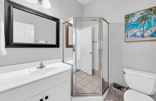 The Spyglass a 5 bed 3 bath house that sleeps 14 and just 67 steps from the beach - Foto 46