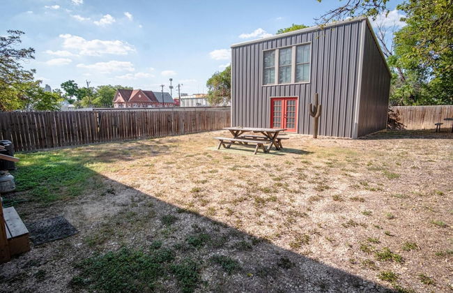 Gorgeous Family-friendly Home Near Downtown - Photo 21