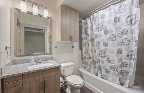 Studio with Patio, Pool, Gym, Parking & Queen Bed - Foto 8